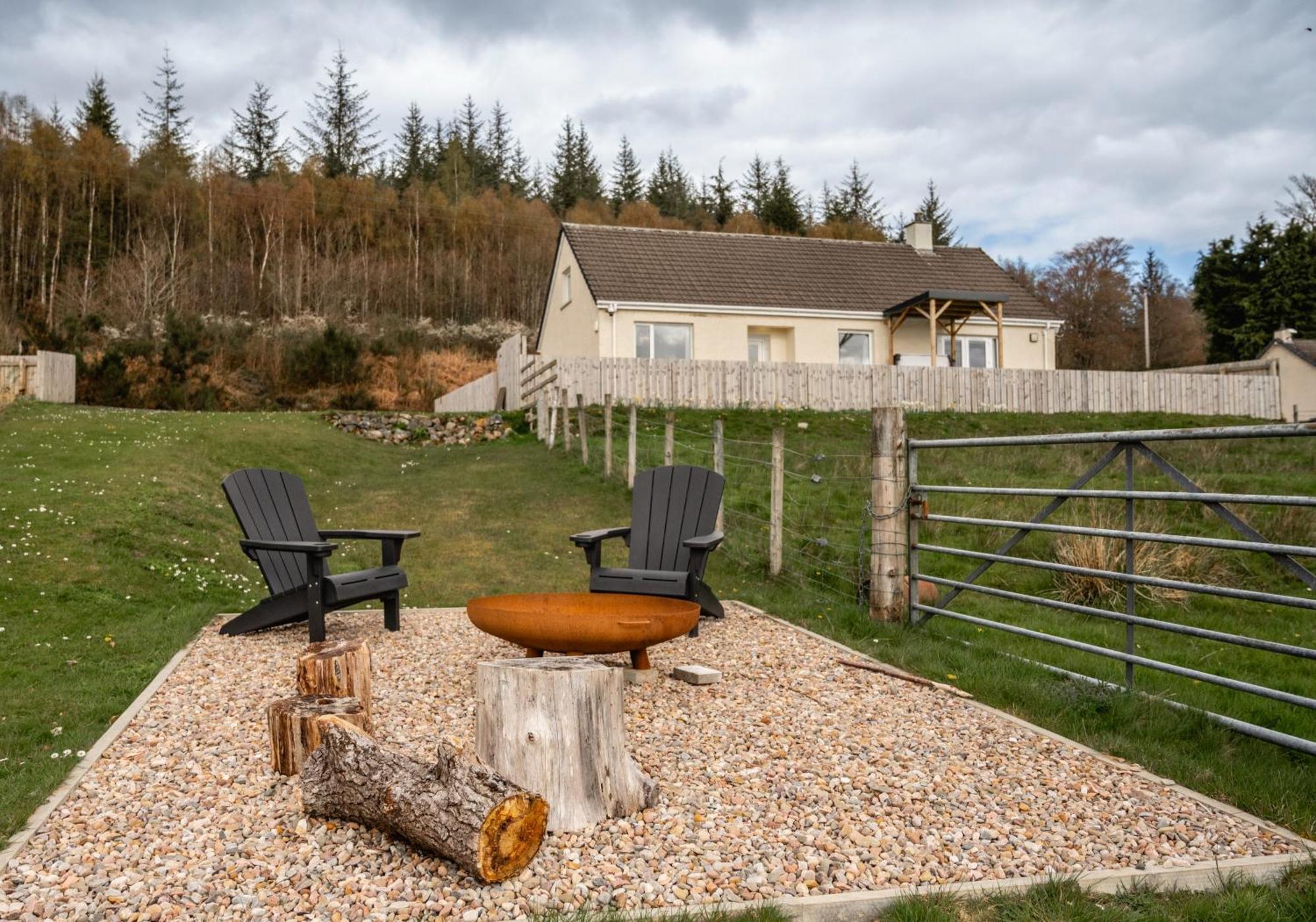 Loch Ness Cottage フォート・オーガスタス エクステリア 写真